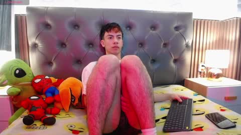 Snapshot of aaron_blink1 chatting on February 6, 2025, 2:58 pm Aaron online show from February 6, 2025, 2:58 pm