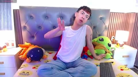 Snapshot of aaron_blink1 chatting on February 11, 2025, 6:01 pm Aaron online show from February 11, 2025, 6:01 pm