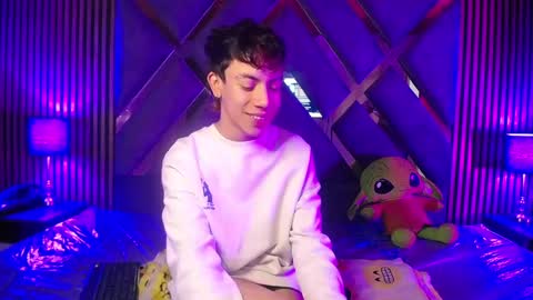 Snapshot of aaron_blink1 chatting on March 4, 2025, 12:44 pm Aaron online show from March 4, 2025, 12:44 pm