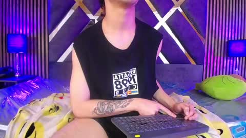Snapshot of aaron_blink1 chatting on March 4, 2025, 3:48 pm Aaron online show from March 4, 2025, 3:48 pm