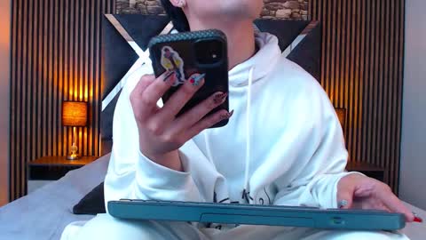 Snapshot of aaron_blink1 chatting on September 22, 2025, 1:13 pm Aaron online show from September 22, 2025, 1:13 pm