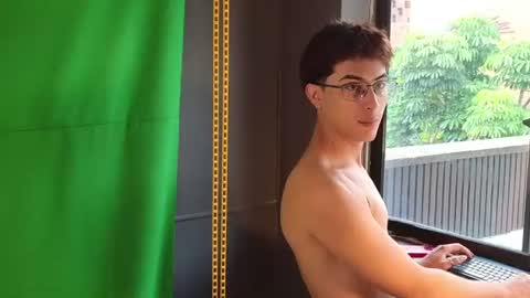 Aaron Ezequiel online show from June 28, 2026, 12:44 pm