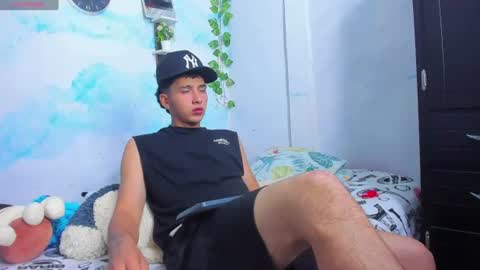 aaron_mercury online show from July 17, 2026, 2:40 am