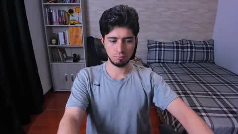 Aaron online show from November 25, 2025, 9:37 pm