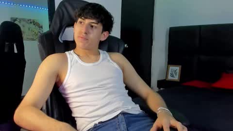 Snapshot of aaron_spencer13 chatting on September 12, 2025, 7:14 pm Aron online show from September 12, 2025, 7:14 pm