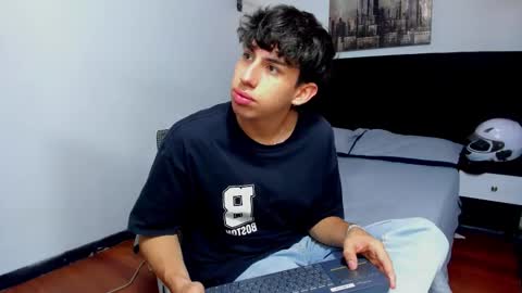 Snapshot of aaron_spencer13 chatting on September 13, 2025, 12:49 pm Aron online show from September 13, 2025, 12:49 pm