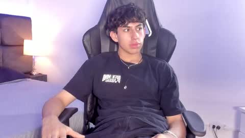 Snapshot of aaron_spencer13 chatting on October 8, 2025, 6:05 pm Aron online show from October 8, 2025, 6:05 pm