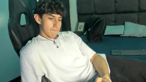 Snapshot of aaron_spencer13 chatting on October 16, 2025, 7:15 pm Aron online show from October 16, 2025, 7:15 pm