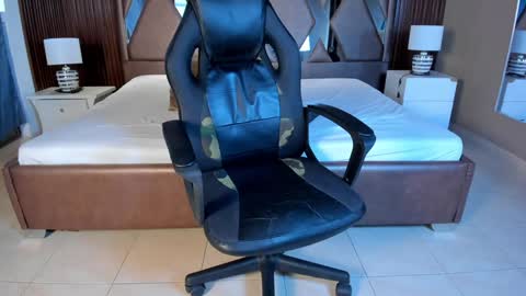 Aaron online show from December 5, 2024, 9:17 pm