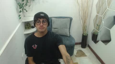 Snapshot of aaronbeer_ chatting on February 11, 2026, 11:26 am Aaron online show from February 11, 2026, 11:26 am