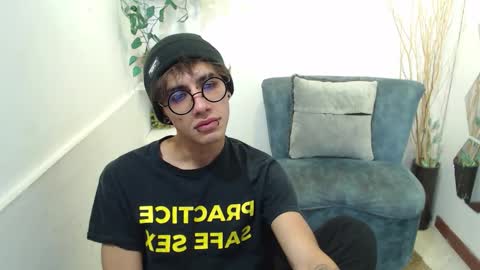 Snapshot of aaronbeer_ chatting on March 2, 2026, 12:01 pm Aaron online show from March 2, 2026, 12:01 pm