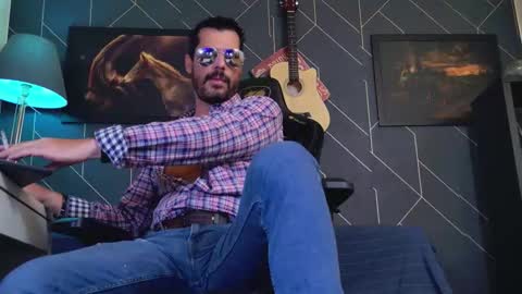 Aaron online show from February 26, 2026, 1:43 pm