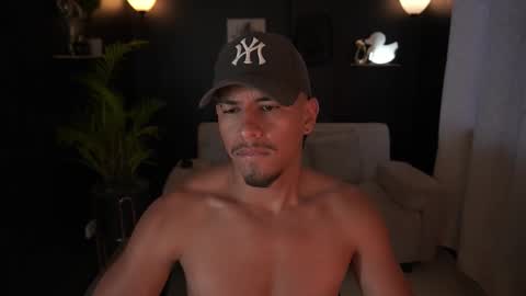 AARON  online show from November 4, 2025, 11:09 am