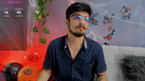 aaronfuentes7 online show from October 12, 2025, 1:32 pm