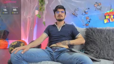 aaronfuentes7 online show from October 17, 2025, 7:16 pm