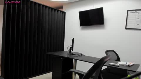 ig aaron hunter123 online show from March 9, 2026, 1:48 pm