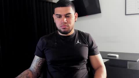 ig aaron hunter123 online show from April 1, 2026, 1:52 pm