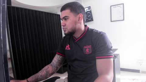 ig aaron hunter123 online show from April 7, 2026, 1:44 pm