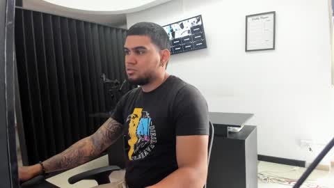 ig aaron hunter123 online show from April 10, 2026, 3:28 pm