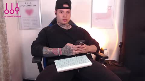 aaronsmith2_ online show from December 5, 2024, 4:53 am