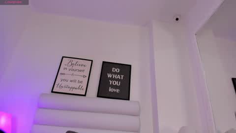 abbey_walker online show from April 7, 2026, 11:21 am