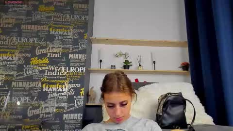 abbieraye online show from September 12, 2025, 4:45 am