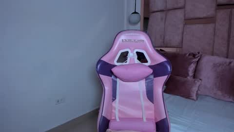 Snapshot of abby_roux chatting on January 18, 2026, 3:54 am Abby Roux online show from January 18, 2026, 3:54 am