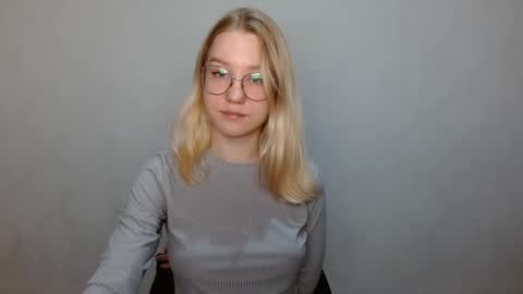 Snapshot of abbymoore__ chatting on December 3, 2024, 11:33 am Abby Lovense is active online show from December 3, 2024, 11:33 am