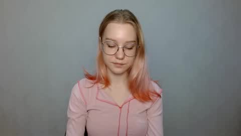 Snapshot of abbymoore__ chatting on December 22, 2024, 9:55 am Abby Lovense is active online show from December 22, 2024, 9:55 am