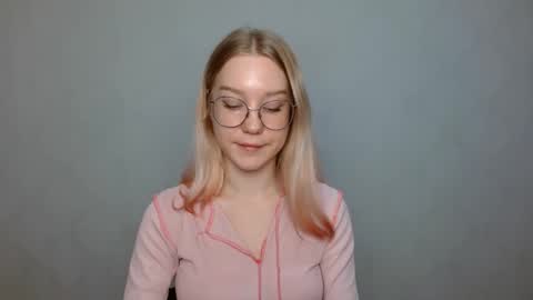 Snapshot of abbymoore__ chatting on January 19, 2025, 12:17 pm Abby Lovense is active online show from January 19, 2025, 12:17 pm