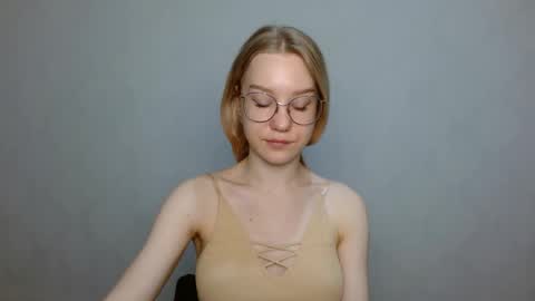 Snapshot of abbymoore__ chatting on January 23, 2025, 9:39 am Abby Lovense is active online show from January 23, 2025, 9:39 am