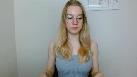Snapshot of abbymoore__ chatting on September 23, 2025, 8:17 am Abby Lovense is active online show from September 23, 2025, 8:17 am