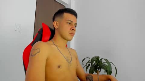 Independence model AbelAsburgo online show from April 9, 2026, 10:15 pm