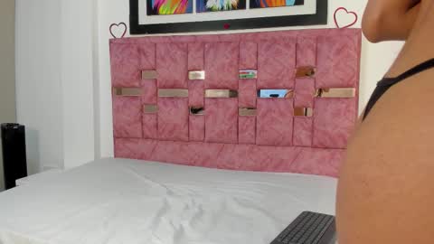 Snapshot of abella_lov chatting on October 20, 2025, 12:27 pm abella_lov online show from October 20, 2025, 12:27 pm