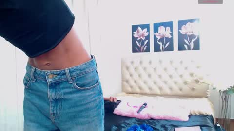 Abigail online show from December 14, 2025, 12:32 pm