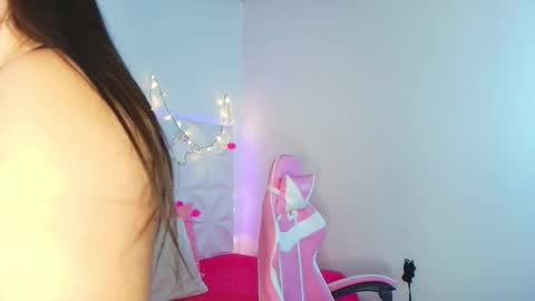 Snapshot of abril1_gh chatting on October 17, 2025, 9:45 am Abril online show from October 17, 2025, 9:45 am