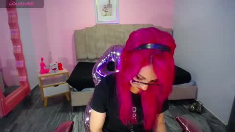 abril_ch_ online show from September 11, 2025, 10:37 am