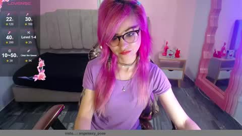 abril_ch_ online show from October 18, 2025, 10:38 am