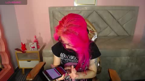 abril_ch_ online show from February 9, 2026, 12:31 pm