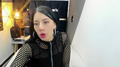 Abril Fox online show from April 17, 2026, 9:40 pm