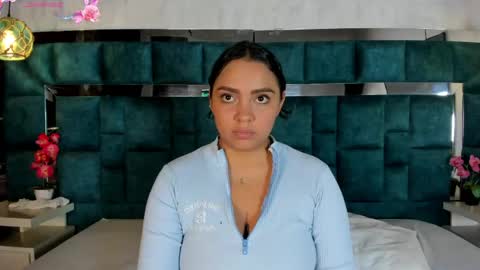 abril_gomez_11 online show from May 6, 2026, 8:03 pm