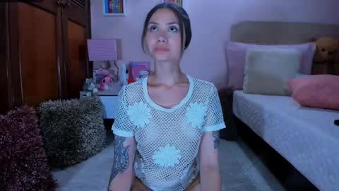 Snapshot of abrilrussell_ chatting on September 27, 2025, 3:22 am Abril online show from September 27, 2025, 3:22 am