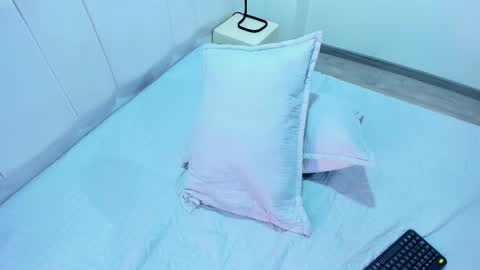 AbrilSonne online show from February 16, 2025, 6:32 pm