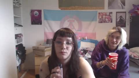 Snapshot of absintiliak chatting on May 18, 2026, 5:19 pm absintiliak online show from May 18, 2026, 5:19 pm