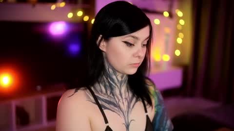 acid_pie online show from February 17, 2025, 6:20 am