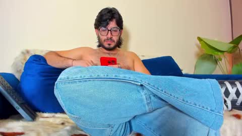 Snapshot of ackerman_eren_ chatting on February 5, 2025, 6:59 pm R. online show from February 5, 2025, 6:59 pm