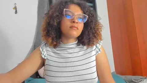 Snapshot of ada_gales_ chatting on November 4, 2025, 2:43 am Isa online show from November 4, 2025, 2:43 am