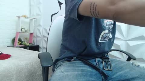 adam_evehotroom online show from February 5, 2025, 3:34 am