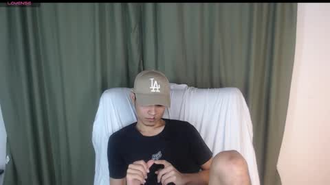 adam_sinclair online show from November 4, 2025, 4:11 am