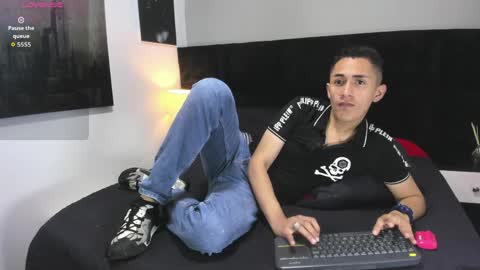 adam_walker_1 online show from April 22, 2026, 2:29 pm